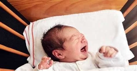 karnı tok altı temiz bebek neden ağlar